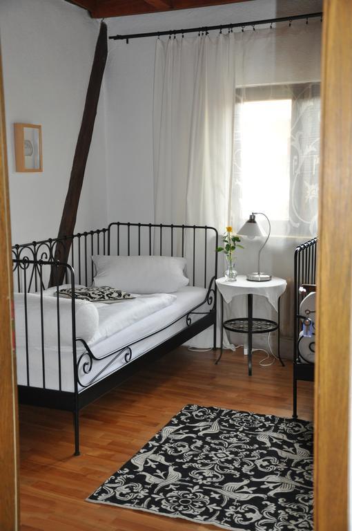 Gastezimmer Am Hof Frankfurt am Main Exterior photo